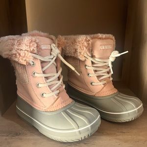 Girls size 9 London Fog pink fuzzy snow boots